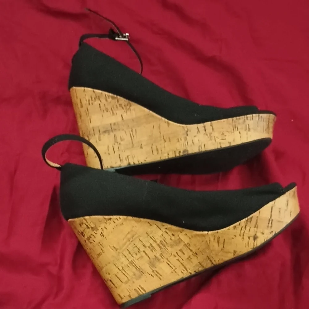 Report Black Wedge Sandals Size 7.5 W Woman's Sexy Professional Spring Summer👠